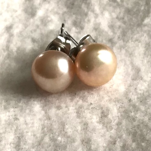 Jewelry - Large Peach Freshwater Pearl Stud Earrings in Stainless Steel